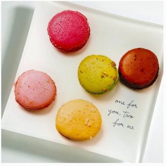 Kate Spade Snap Happy Macarons Plate dish nwt - Picture 2 of 10